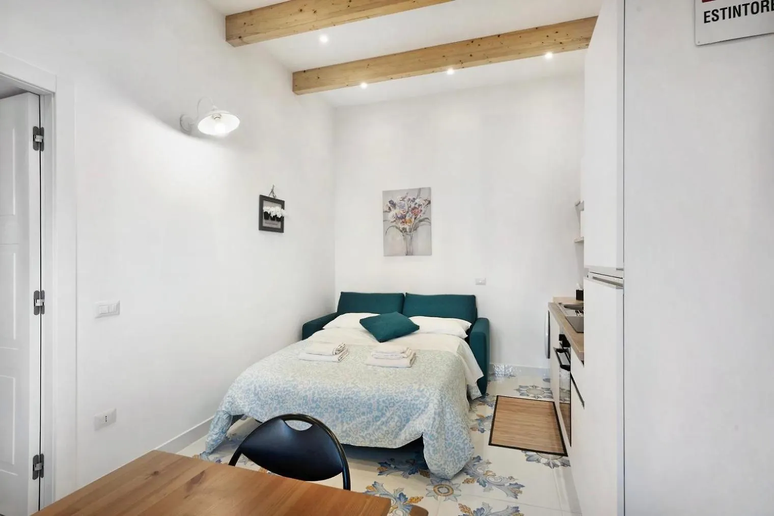 Casa Vacanza Da Enza A Toledo Nápoles 0*,  Itália